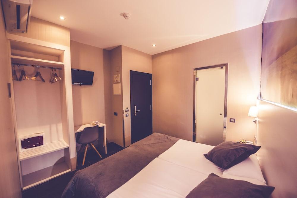 Prado Hotel 2*